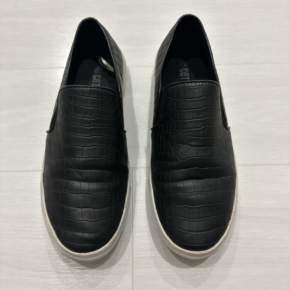 COTTON ON SLIP ON SNEAKERS